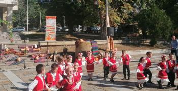 Празник на тиквата завладя старозагорското село Дълбоки