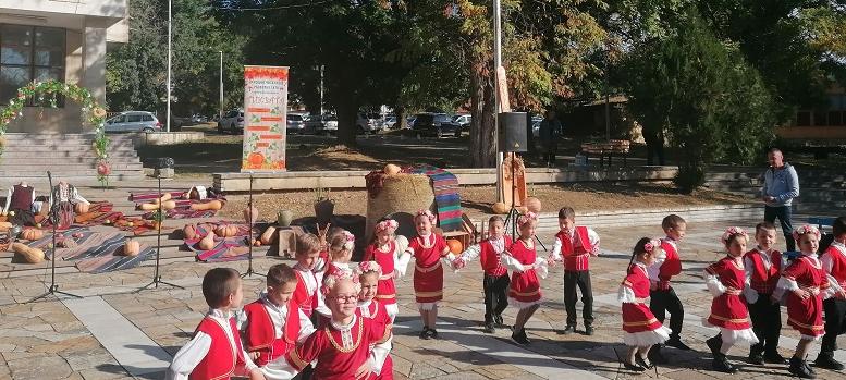 Празник на тиквата завладя старозагорското село Дълбоки