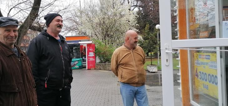В Стара Загора едни  играят тото, други пазаруват