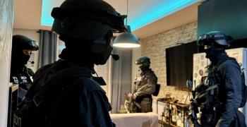 ГДБОП разби престъпна група за трафик на мигранти през България