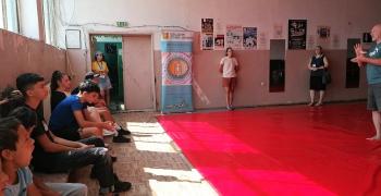 Какъв е пътят към шампионските титли по кикбокс и към доброто научиха старозагорски деца