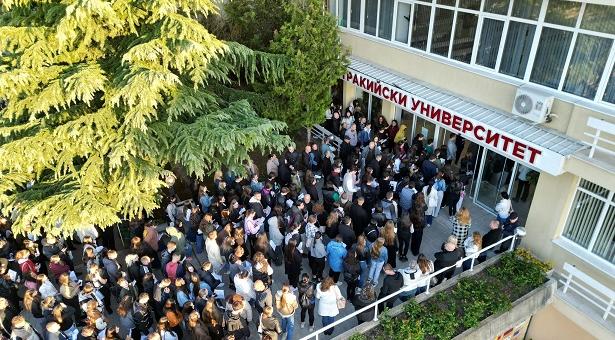 Рекорден интерес зададе темпото на изпитния ден в Тракийски университет – Стара Загора