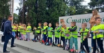 Деца с тротинетки гостуваха на Община Стара Загора