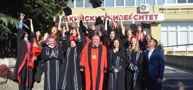 Тракийски университет – Стара Загора изпрати петия випуск ветеринарни лекари, обучаващи се на английски език във ВМФ