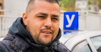 Учител реши да дари шофьорски курс на абитуриент