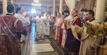 Митрополит Киприан оглави св. Божествена литургия в казанлъшкия храм "Св. Успение Богородично"