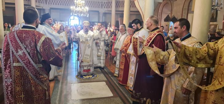 Митрополит Киприан оглави св. Божествена литургия в казанлъшкия храм "Св. Успение Богородично"