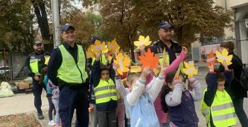 Деца от ДГ №25 "Ален мак" в Стара Загора участваха в националната кампания "Посланията на есенния лист"