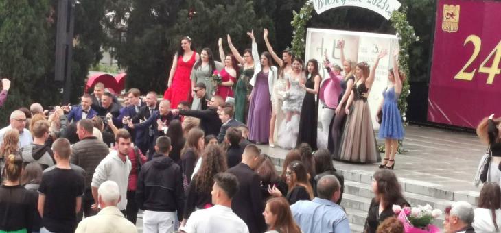 Грейнаха под липите и последните абитуриенти от Випуск 2023 година   