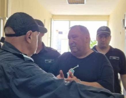 Двама от задържаните заради нелегалните домове в Ягода остават в ареста, продължават делата на останалите