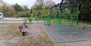 Звено „ОДАП“ при Община Стара Загора поднови счупена паркова мебел