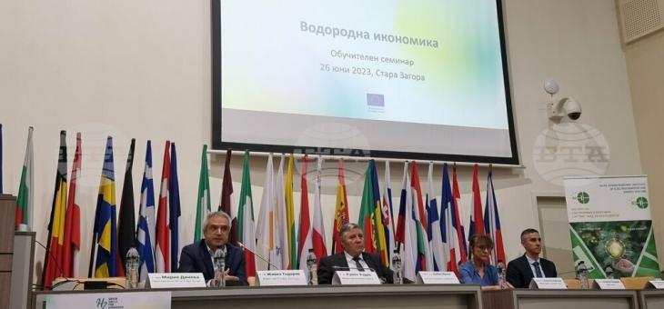 Министърът на енергетиката Румен Радев участва в първия обучителен семинар "Водородна икономика" в Стара Загора