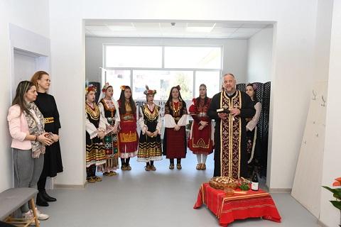 Празничен водосвет на Благовещение събра културната общност в обновената сграда на Читалище „Родина“