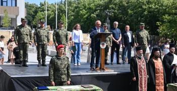 С тържествен ритуал в Стара Загора бе изпратен български военен контингент за участие в Стабилизиращите сили на НАТО в Косово