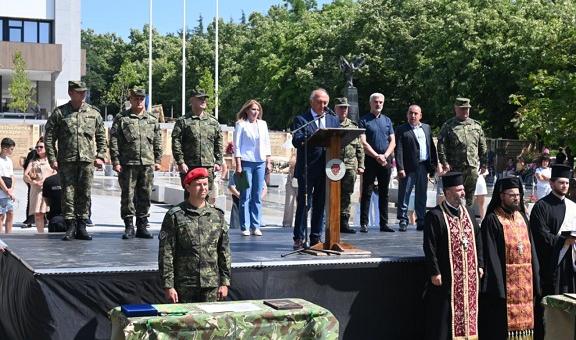 С тържествен ритуал в Стара Загора бе изпратен български военен контингент за участие в Стабилизиращите сили на НАТО в Косово