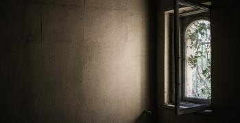 Отмъкнаха 50 бутилки олио, кабел и медна тава от къща в Тулово