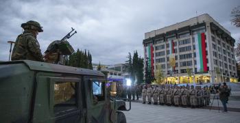 Празнични илюминации озариха небето над Стара Загора