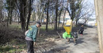 Почистват старозагорския парк „Загорка"