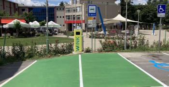 В Казанлък вече работи първата зарядна станция за електромобили