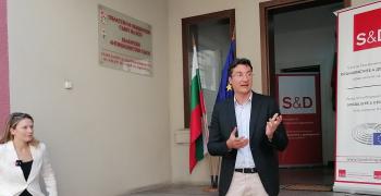 Eвродепутатът Цветелина Пенкова и председателят на БСП Крум Зарков откриха Информационен център в Стара Загора