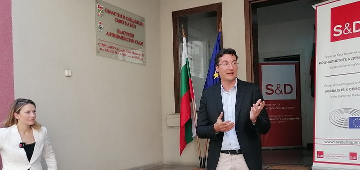 Eвродепутатът  Цветелина Пенкова и председателят на БСП Крум Зарков откриха Информационен център в Стара Загора