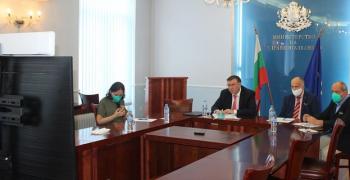 Министър Ангелов: Работещите на първа линия трябва да знаят, че Министерството на здравеопазването стои зад тях