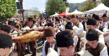 Близо 20 000 гости очакват за Празника на златоградското чеверме