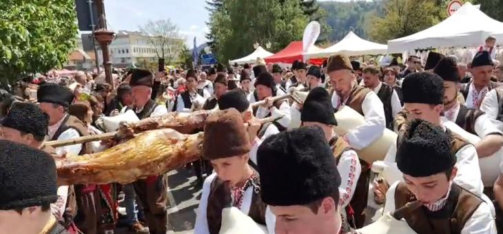 Близо 20 000 гости очакват за Празника на златоградското чеверме 