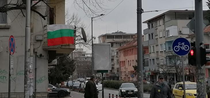 Знаме във Фейсбук или на балкона