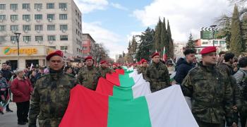 На Трети март: Стара Загора развя отново 300-метровото българско знаме