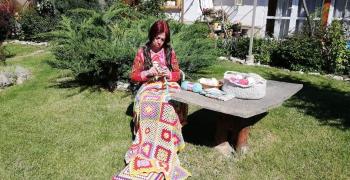 Старозагорка избра плетивата срещу коронавируса