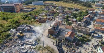 Събарят 36 незаконни къщи, строени на общинска земя