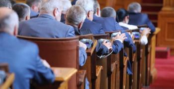 Започна заседанието, в което ще се гласува вот на недоверие към правителството